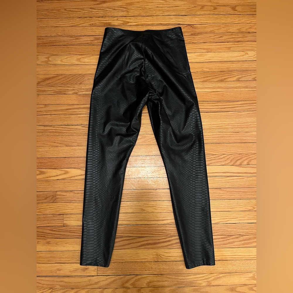 HUE leggings